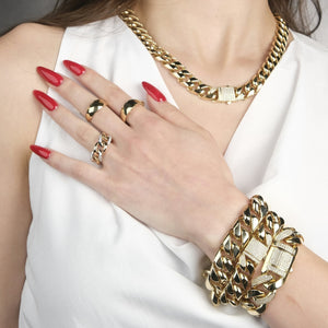 Gold Jewelry Creates a Timeless Look—And a Savvy Way to Hold On to Value