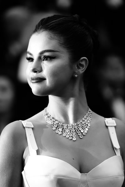Selena in Bulgari Diamond Statement Necklace
