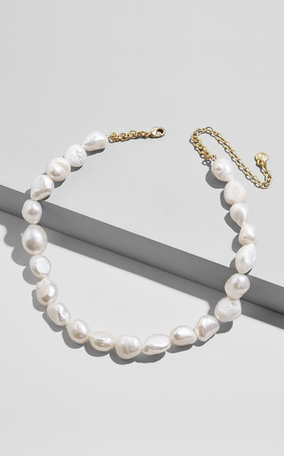 What to Wear to a Wedding This Summer | Are You a Best-Dressed Guest? 8 Lacey Statement Necklace at BaubleBar