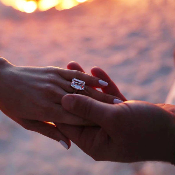 J.Lo's emerald-cut diamond engagement ring from Alex Rodriguez @arod